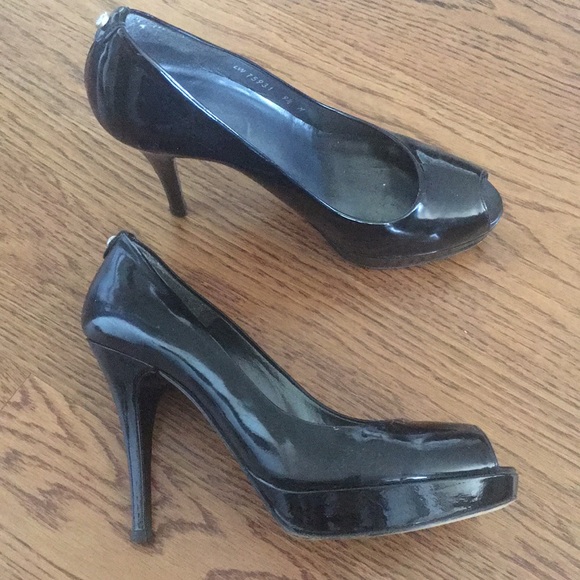 Stuart Weitzman sz 9.5 Black peep toe - Picture 3 of 4